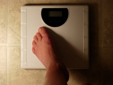 image of Foot on scale for weightloss